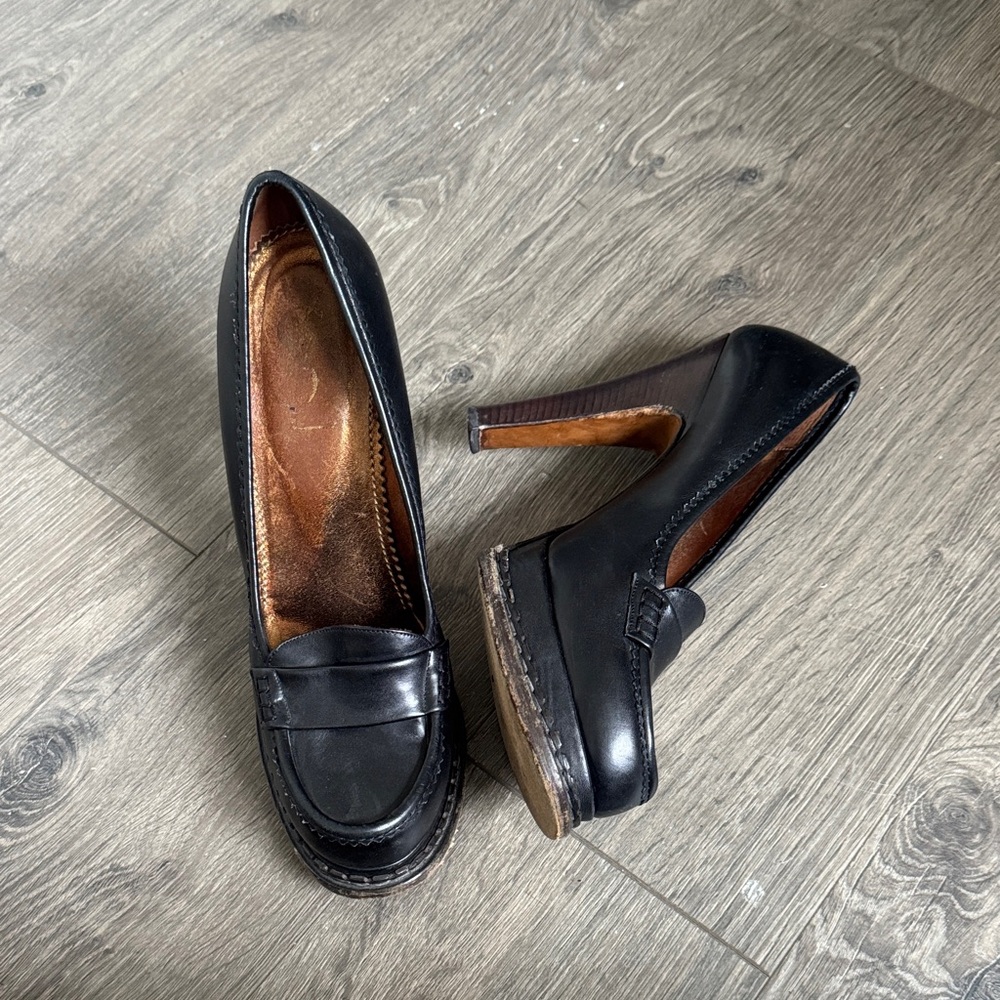 Yves Saint Laurent Black Leather Heels